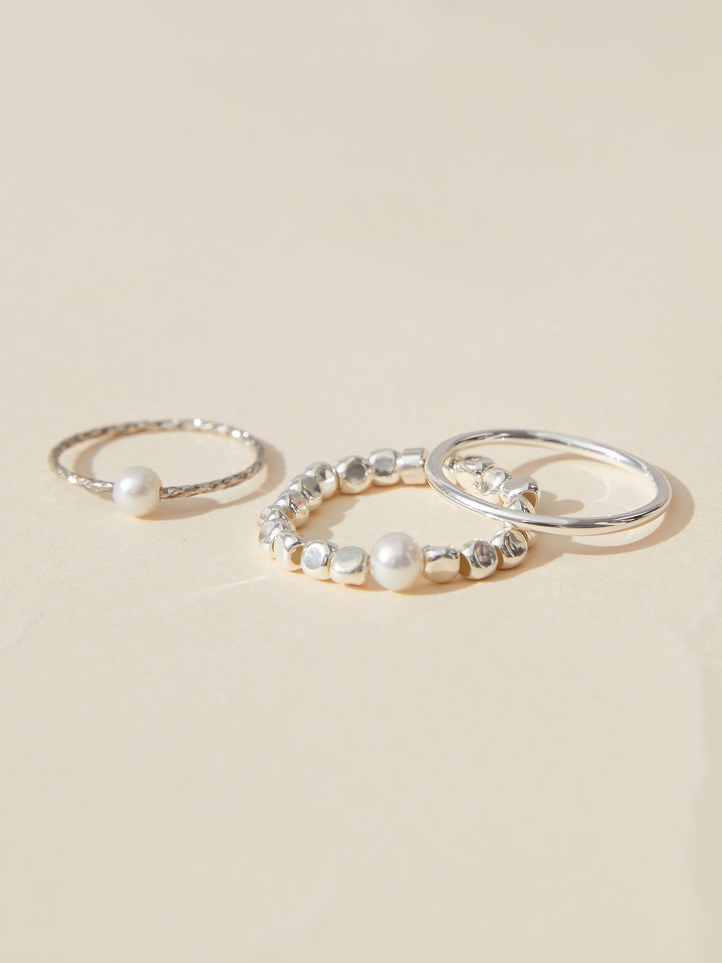 Liza Silver Ring, single pearl ring and classic silver ring